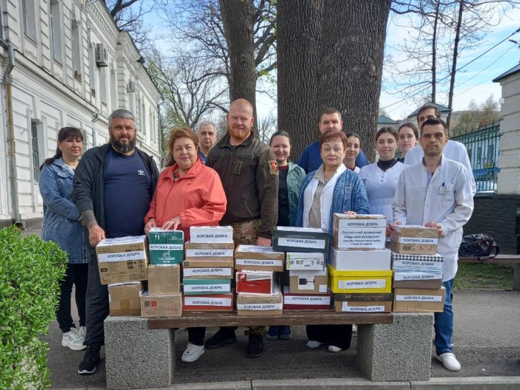 Традиційно, напередодні Великодня, допомагаємо захисникам і захисницям