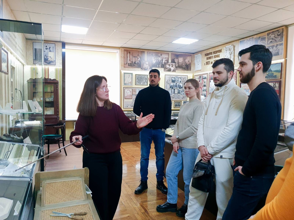 Знайомимось з історією університету