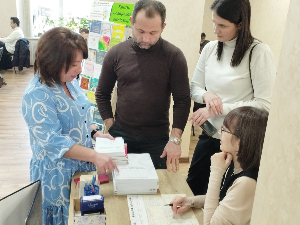 Долучились до святкової акції Бібліотека ПДМУ «Подаруй бібліотеці книгу»