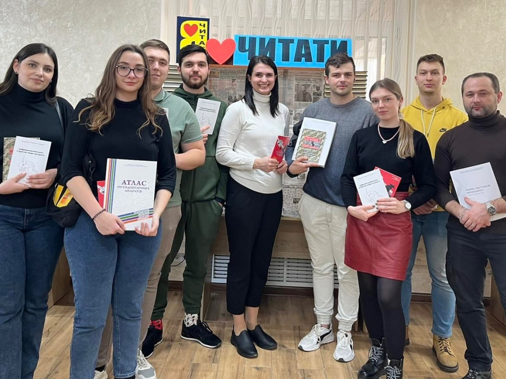 Долучились до святкової акції Бібліотека ПДМУ «Подаруй бібліотеці книгу»
